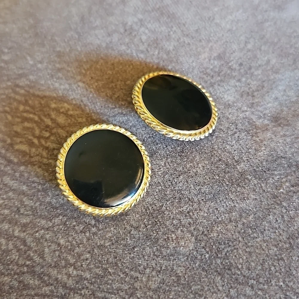 3/$20 VTG Black Goldtone Rope Rimmed Circle Post Earrings